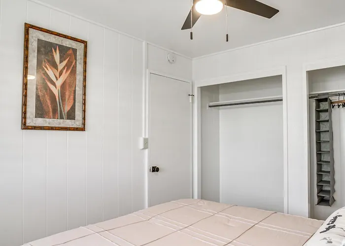 Hilo Apartment With Lanai - 2 Mi To Beaches!